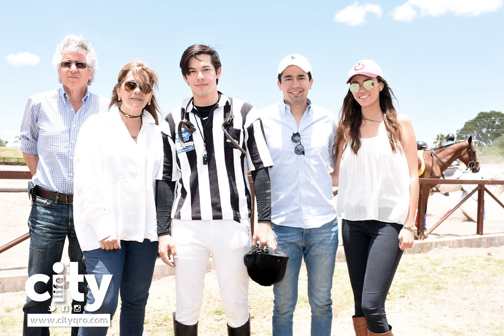 roberto-narro-monica-sebastian-gustavo-y-ma-jose-villa